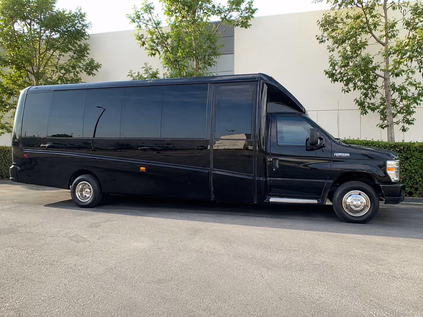minibus rentals for smaller rialto prom groups and multi stop hotel pickups